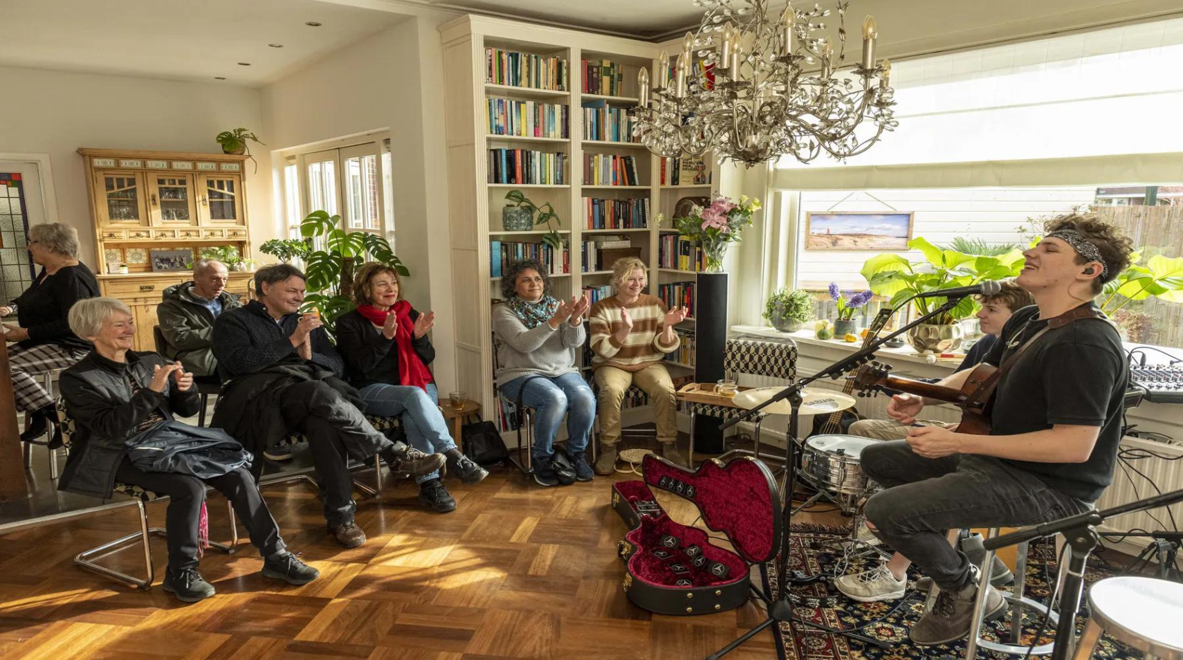 Concert in een woonkamer